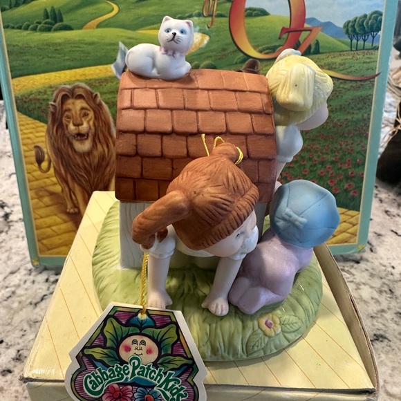 VINTAGE Cabbage Patch Kids in Their Clubhouse - Picture 3 of 11